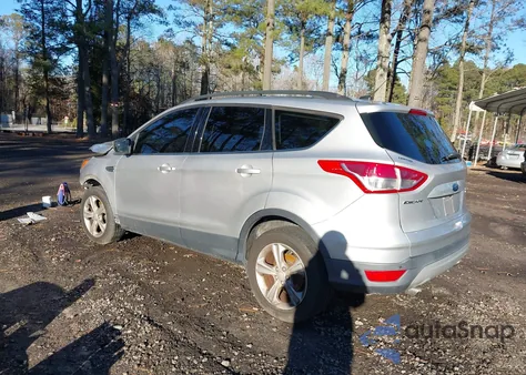 2016 Ford Escape Se z USA, uszkodzony, nr VIN 1FMCU9GX9GUB64743
